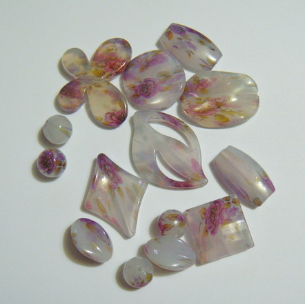 Mix plastic cu floricele mov 14-48 mm