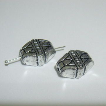 Margele decorative sintetice argintii-antice 17x12x8mm