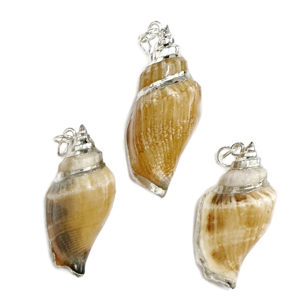 Pandantiv scoica bej-roscat, electroplacata cu argintiu, 49~55x20~23mm 1 buc