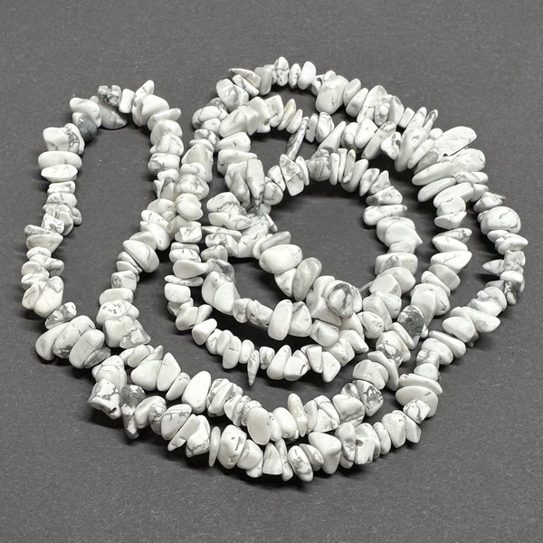 Chips howlite alb 5~9-sir 82 cm 1 buc