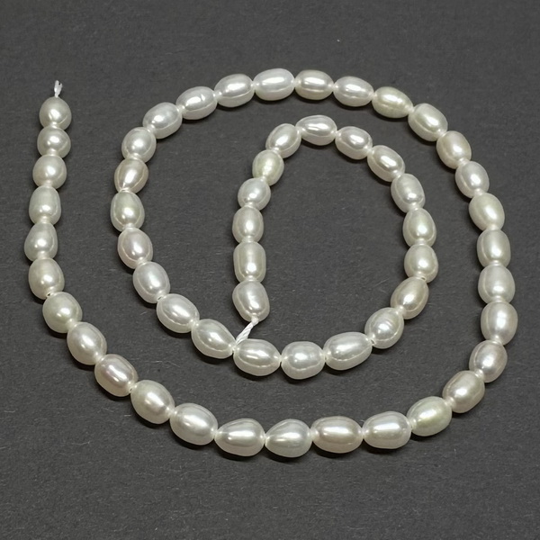 Perle de cultura alb-sidefat, 6-7x5-6mm, sir 56 buc(38cm) 1 buc