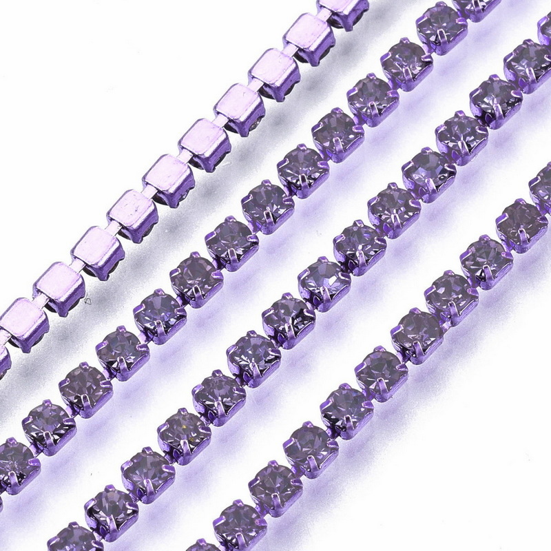 Margele montee rhinestone, insiruite, sticla violet pe baza violet, 2x2mm 1 m