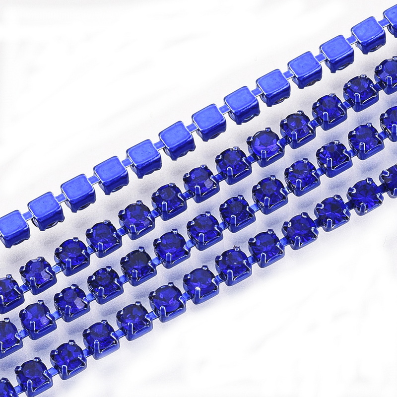 Margele montee rhinestone, insiruite, sticla albastra pe baza albastra, 2x2mm 1 m