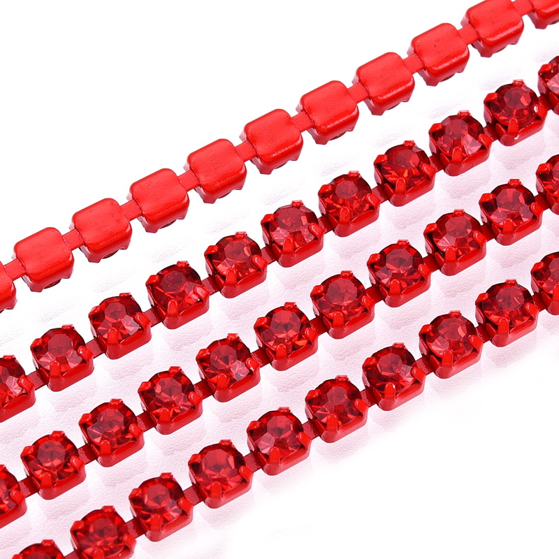 Margele montee rhinestone, insiruite, sticla rosie pe baza rosie, 2x2mm