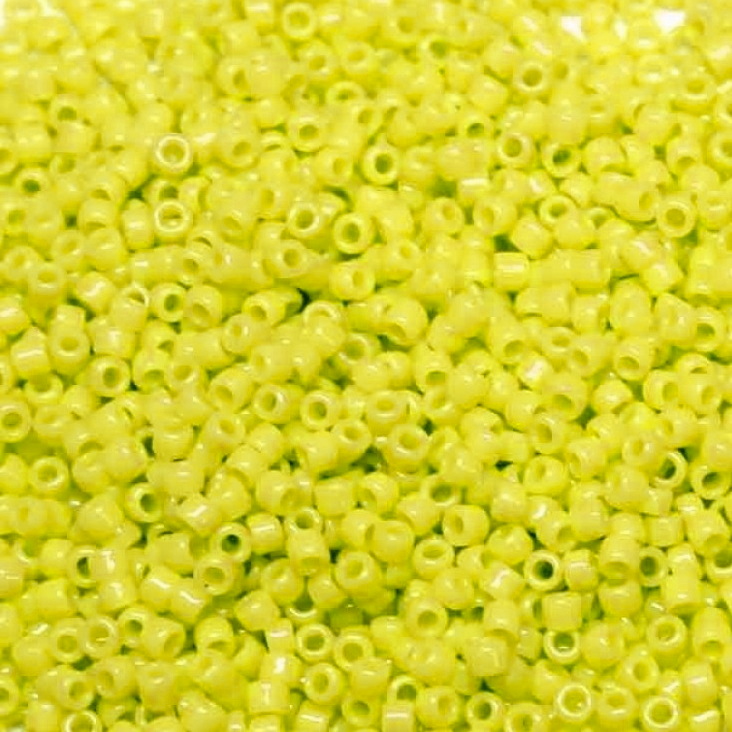 Margele TOHO rotunde 15/0 : Opaque Dandelion 20 g
