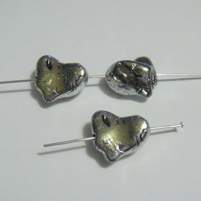 Margele sintetice argintii forma neregulata 16x14x10mm