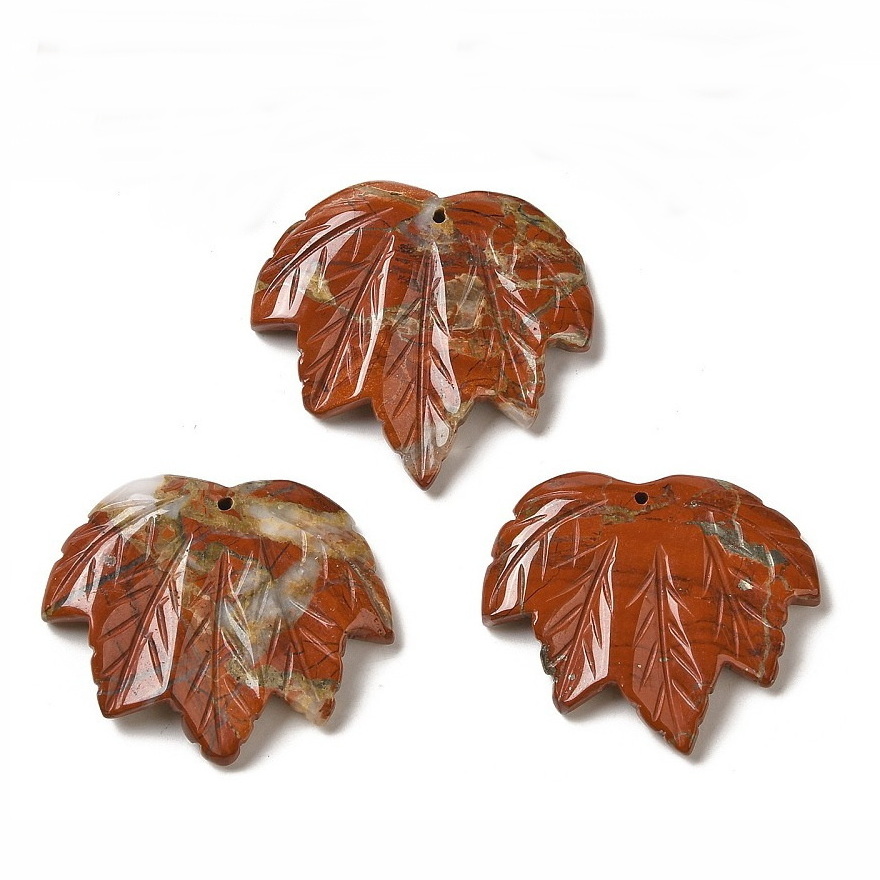 Pandantiv jasp rosu, frunza 44x50x7.5mm 1 buc