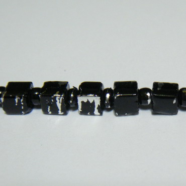 Margele sticla cubice negre cu argintiu, 4x4mm