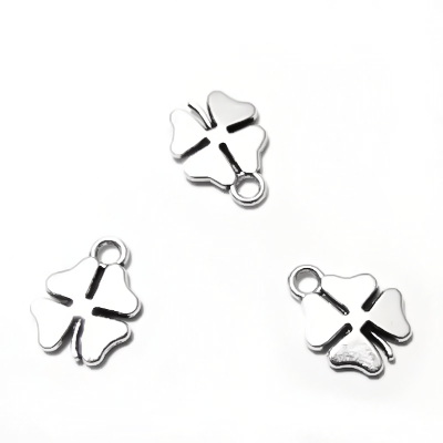 Pandantiv argintiu antichizat trifoi cu 4 foi 12X10mm