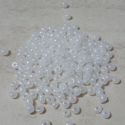 Margele nisip, albe, lucioase, 4mm 20 g