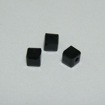 Margele sticla neagra, cubice cu muchii tesite, 4x4mm