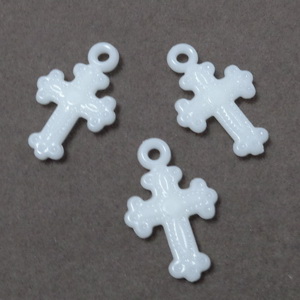 Pandantiv cruciulita plastic alb, 22x14x3mm