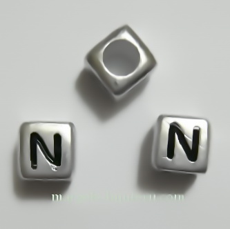 Margele alfabet, plastic argintiu, cubice 6x6x6mm, litera N 1 buc