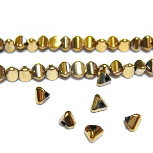 Hematite nemagnetice, placare auriu deschis, triunghi 4x3mm 1 buc