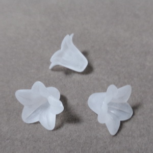 Flori acrilice, frosted, albe, 16x12mm 1 buc